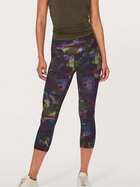 Lululemon Wunder Under Crop (Hi-Rise) - Aura Dark Chrome Multi